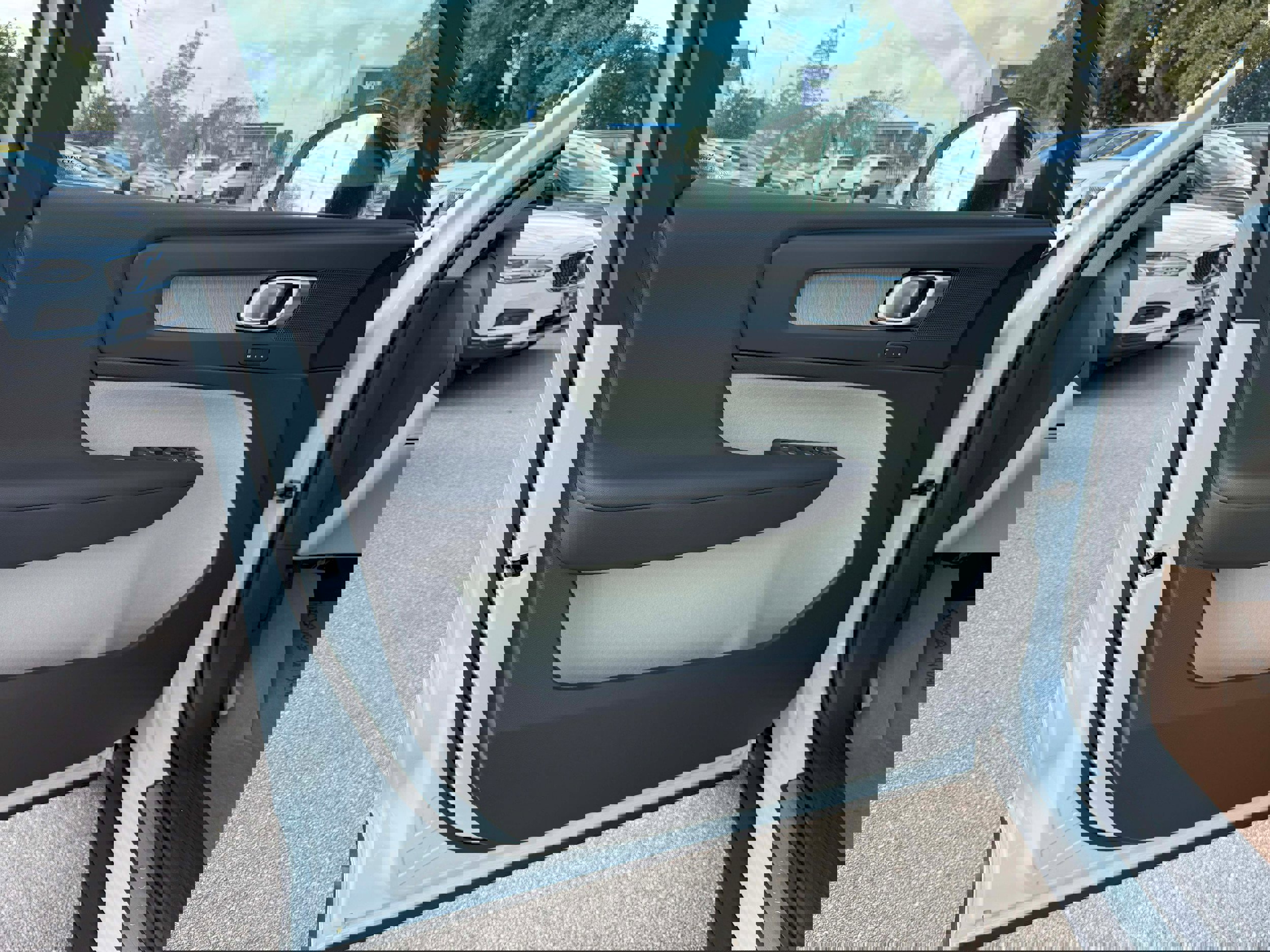 New 2026 Volvo XC40 B5 Plus w/ Protection Package Premier image 11