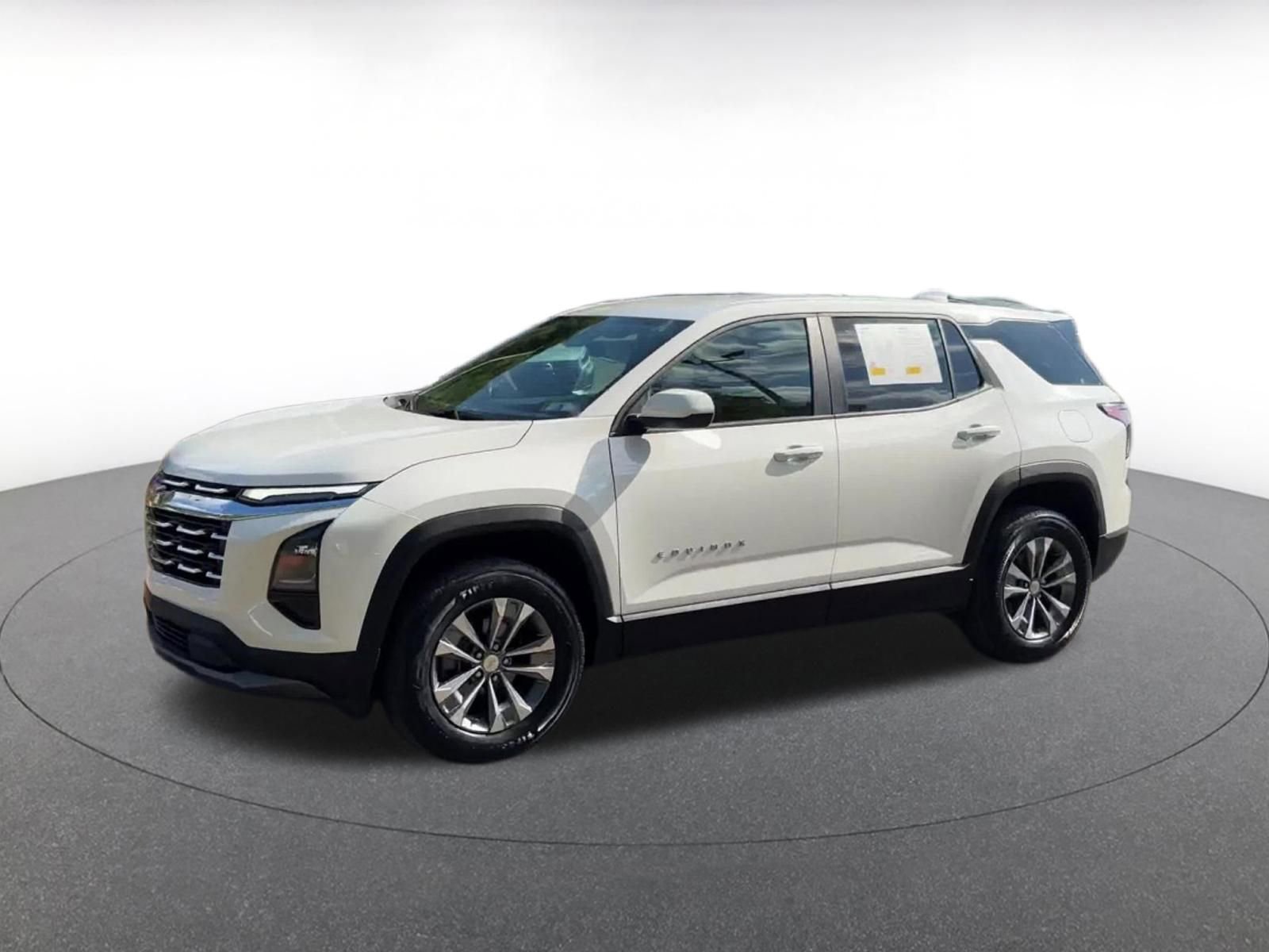 Used 2025 Chevrolet Equinox LT FWD image 8