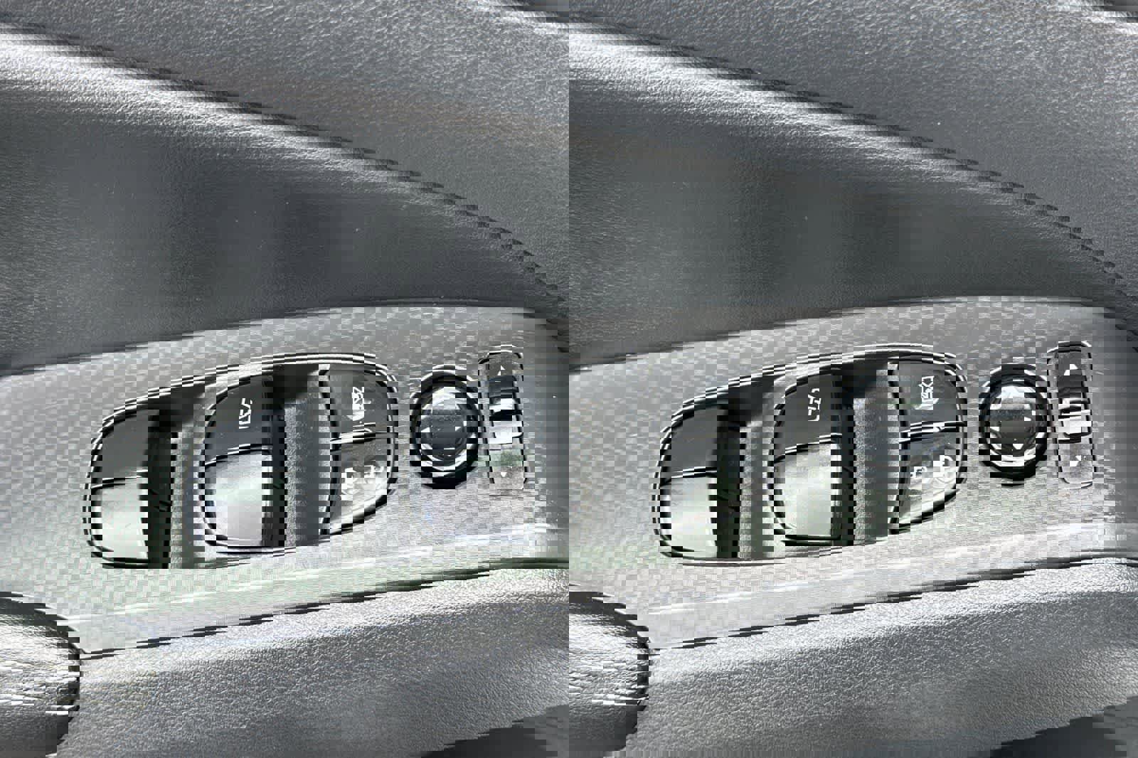 Used 2024 Nissan Altima 2.5 SV FWD image 13