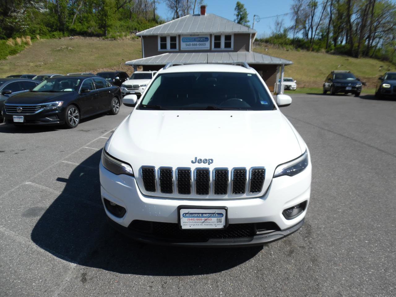 Used 2019 Jeep Cherokee Latitude Plus w/ Cold Weather Group AWD/4WD image 9