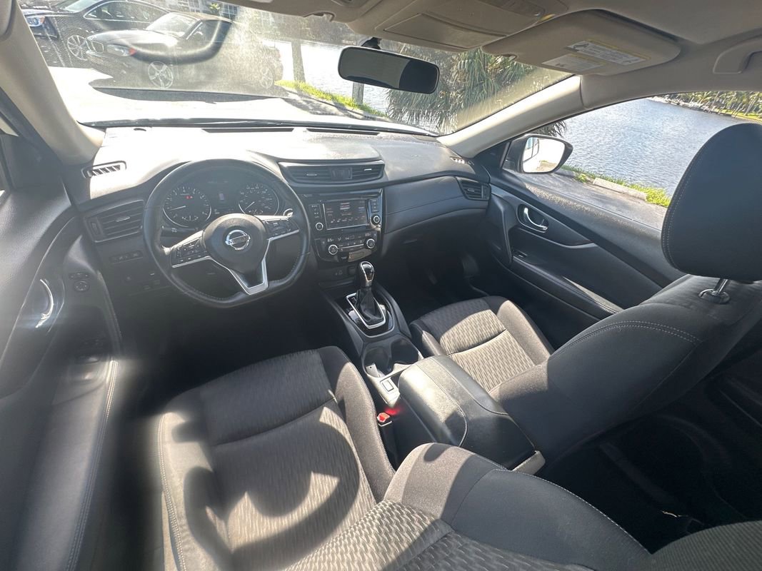 Used 2018 Nissan Rogue SV image 15