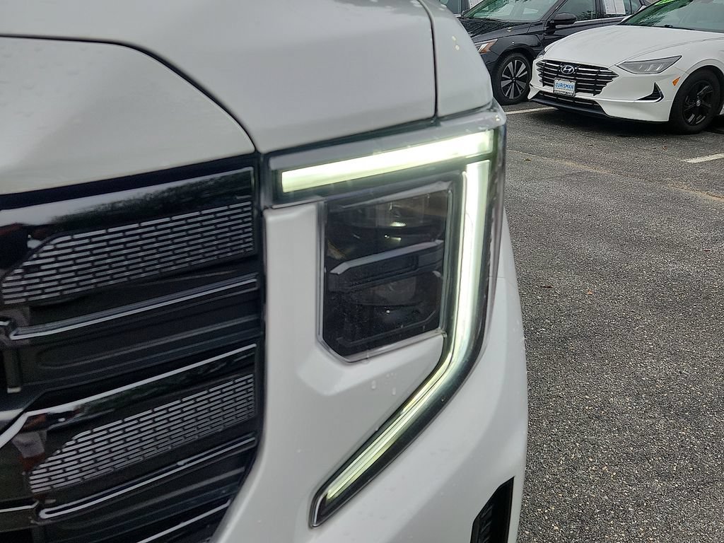 Used 2024 GMC Sierra 1500 Elevation w/ LPO, Elevation Black Package AWD/4WD image 9