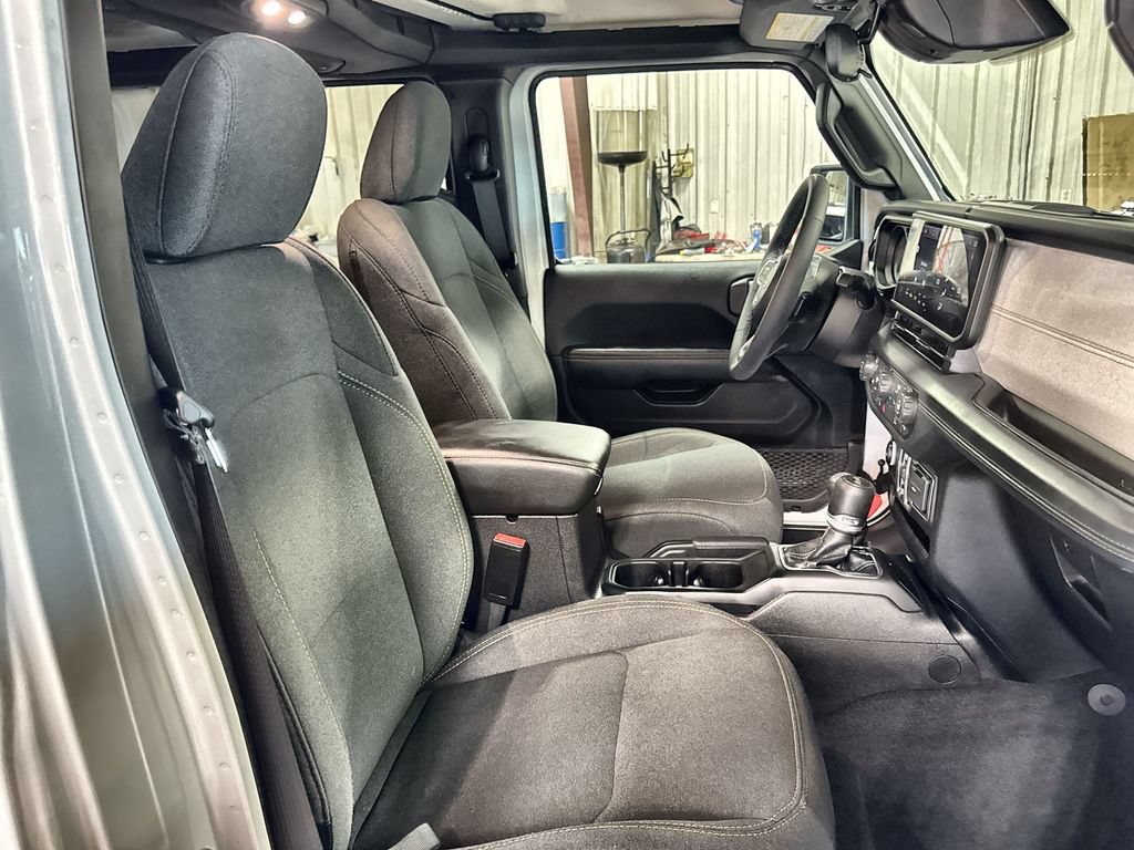 Used 2026 Jeep Wrangler Unlimited Sahara AWD/4WD image 30