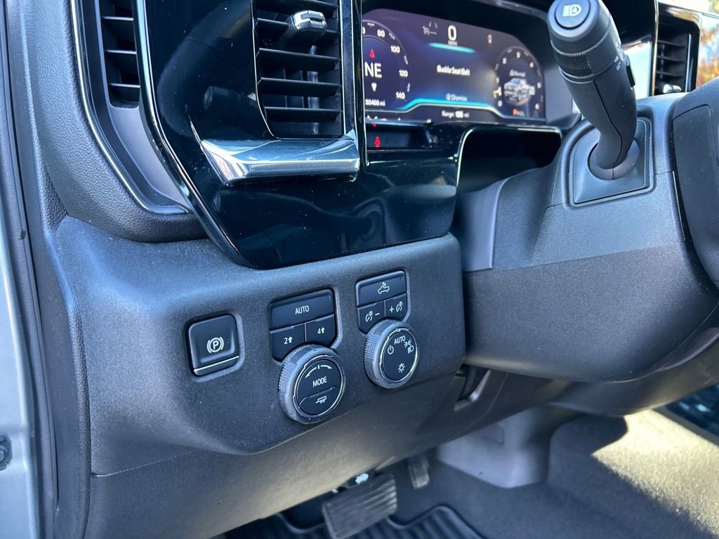 Used 2025 Chevrolet Silverado 1500 LT image 18