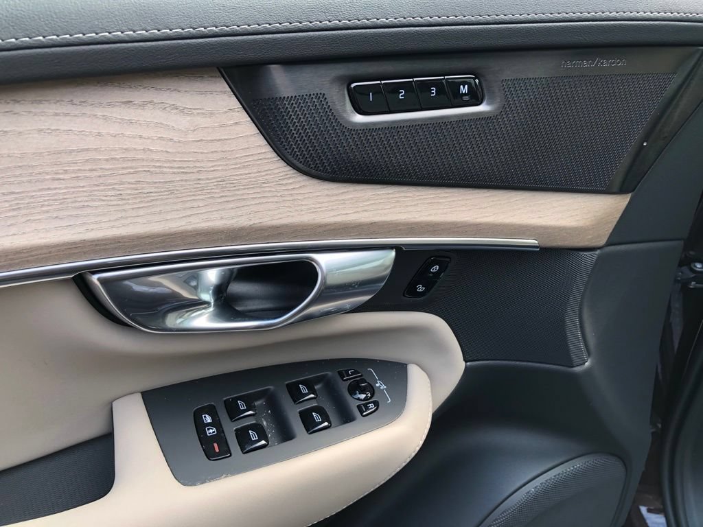 New 2026 Volvo XC90 B6 Plus w/ Protection Package Premier AWD/4WD image 5