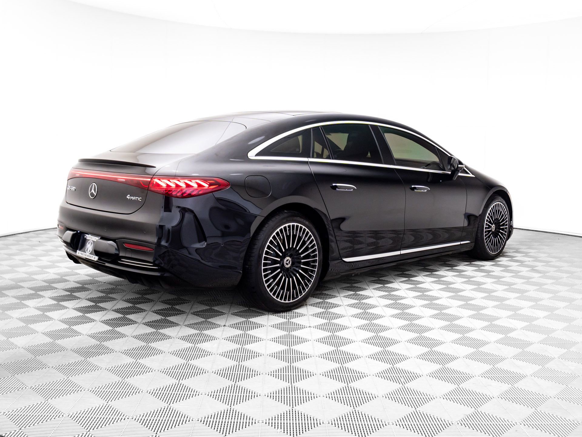 Used 2022 Mercedes-Benz EQS 580 4MATIC Sedan image 5