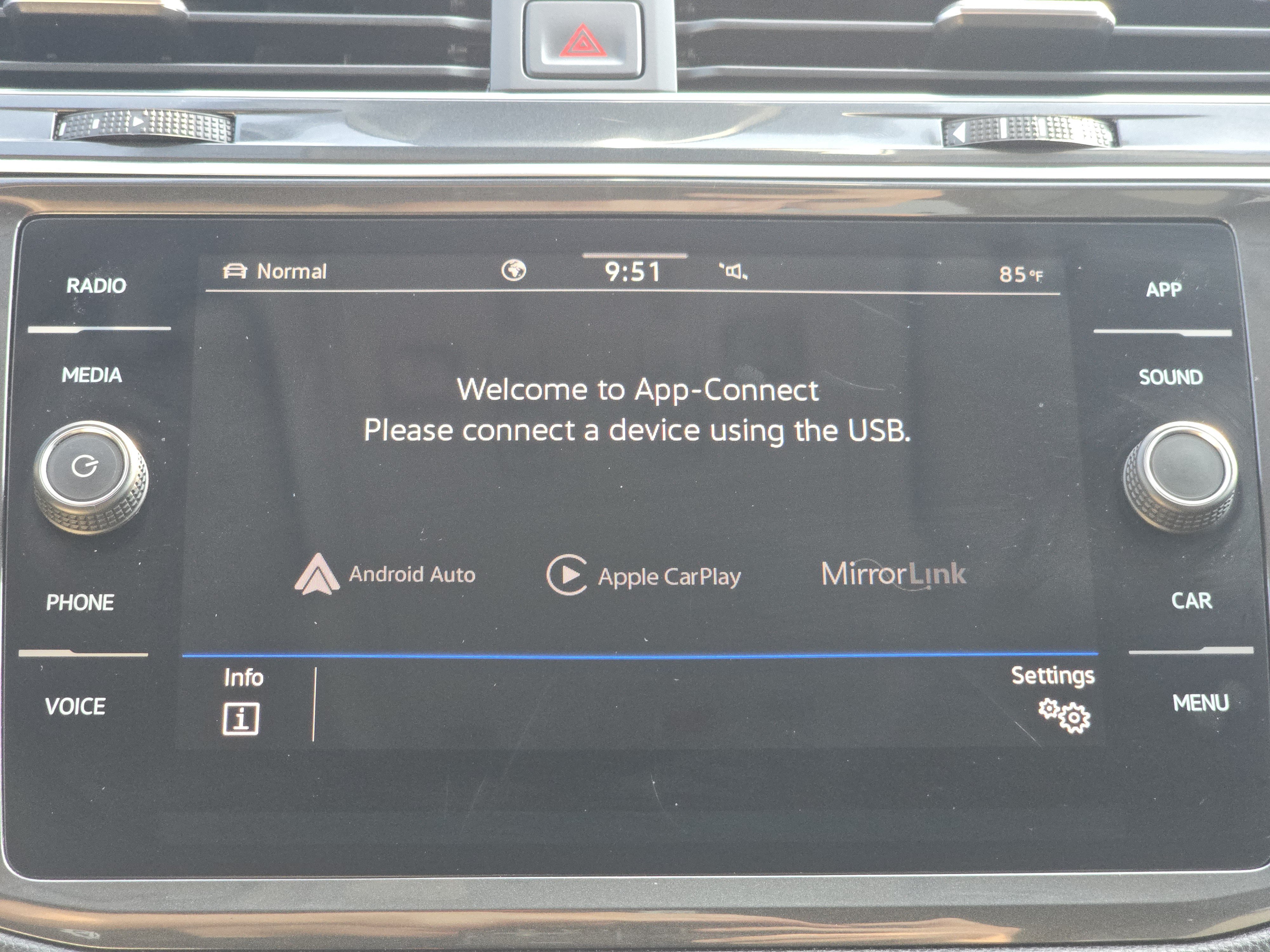 Certified 2023 Volkswagen Tiguan SE AWD/4WD image 9