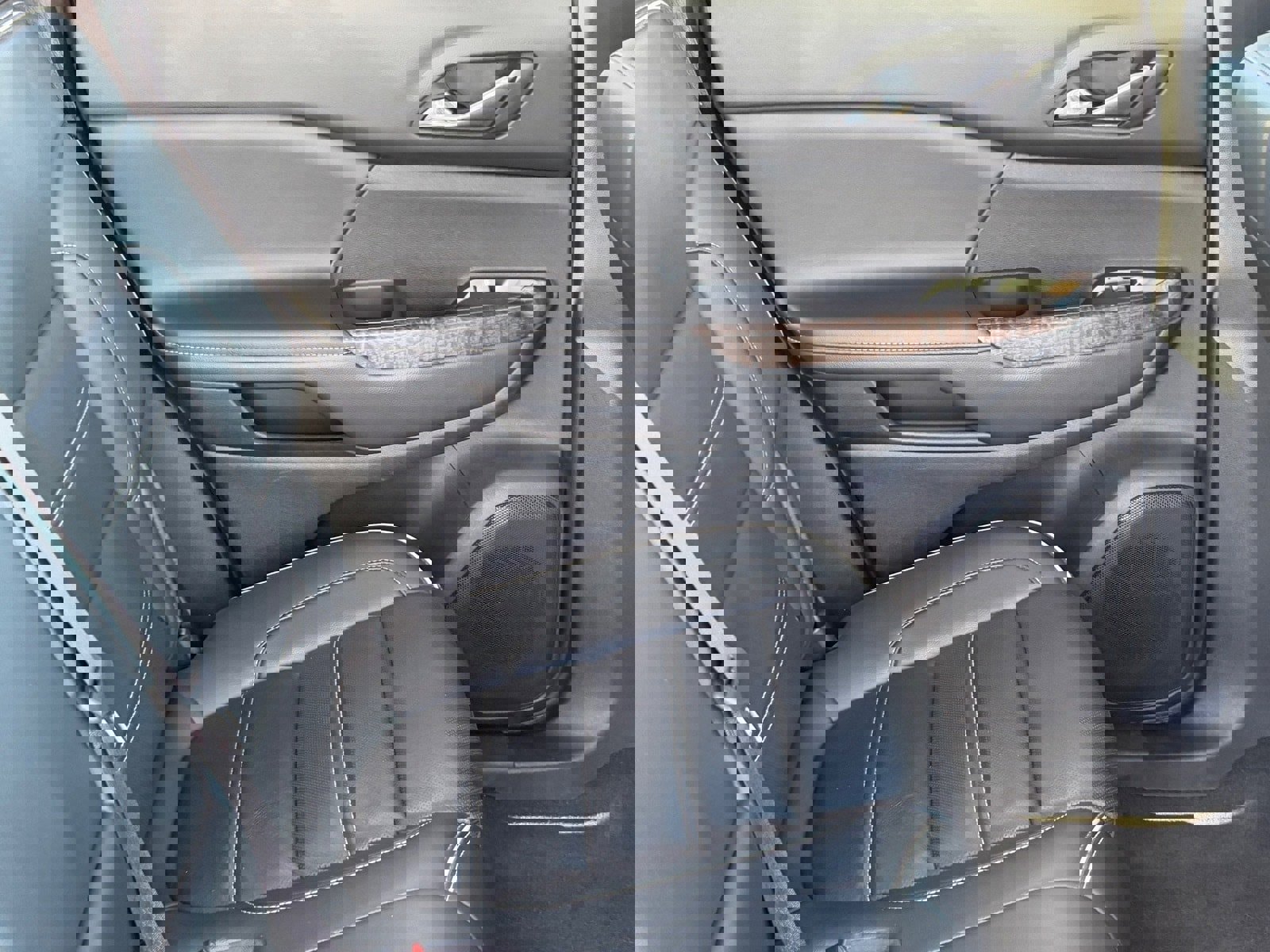 Used 2023 GMC Acadia Denali image 13