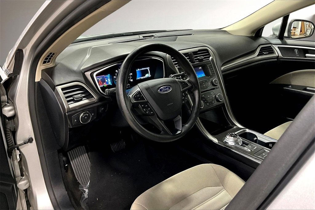 Used 2018 Ford Fusion S image 16