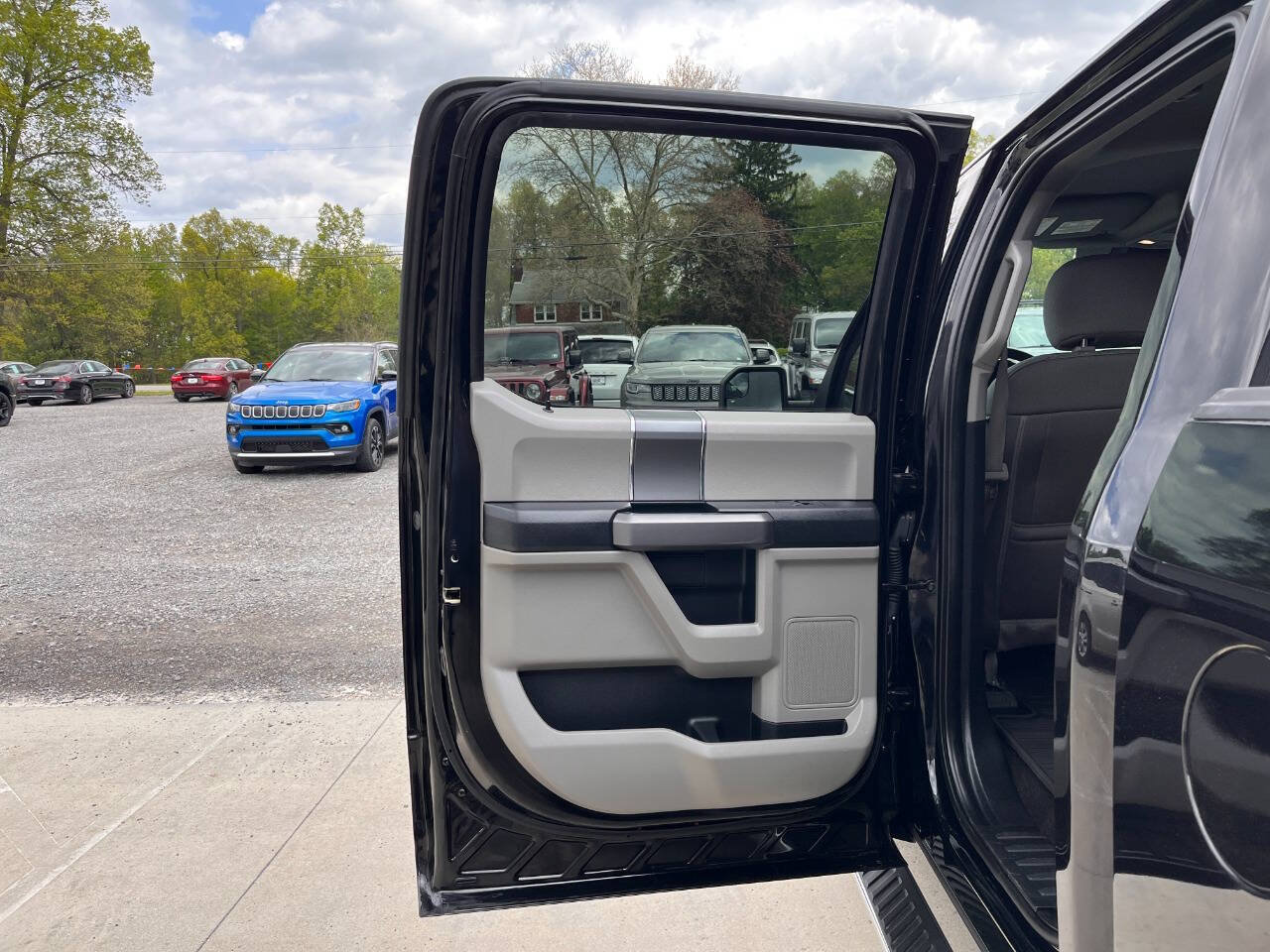 Used 2019 Ford F150 XLT w/ Equipment Group 302A Luxury AWD/4WD image 15