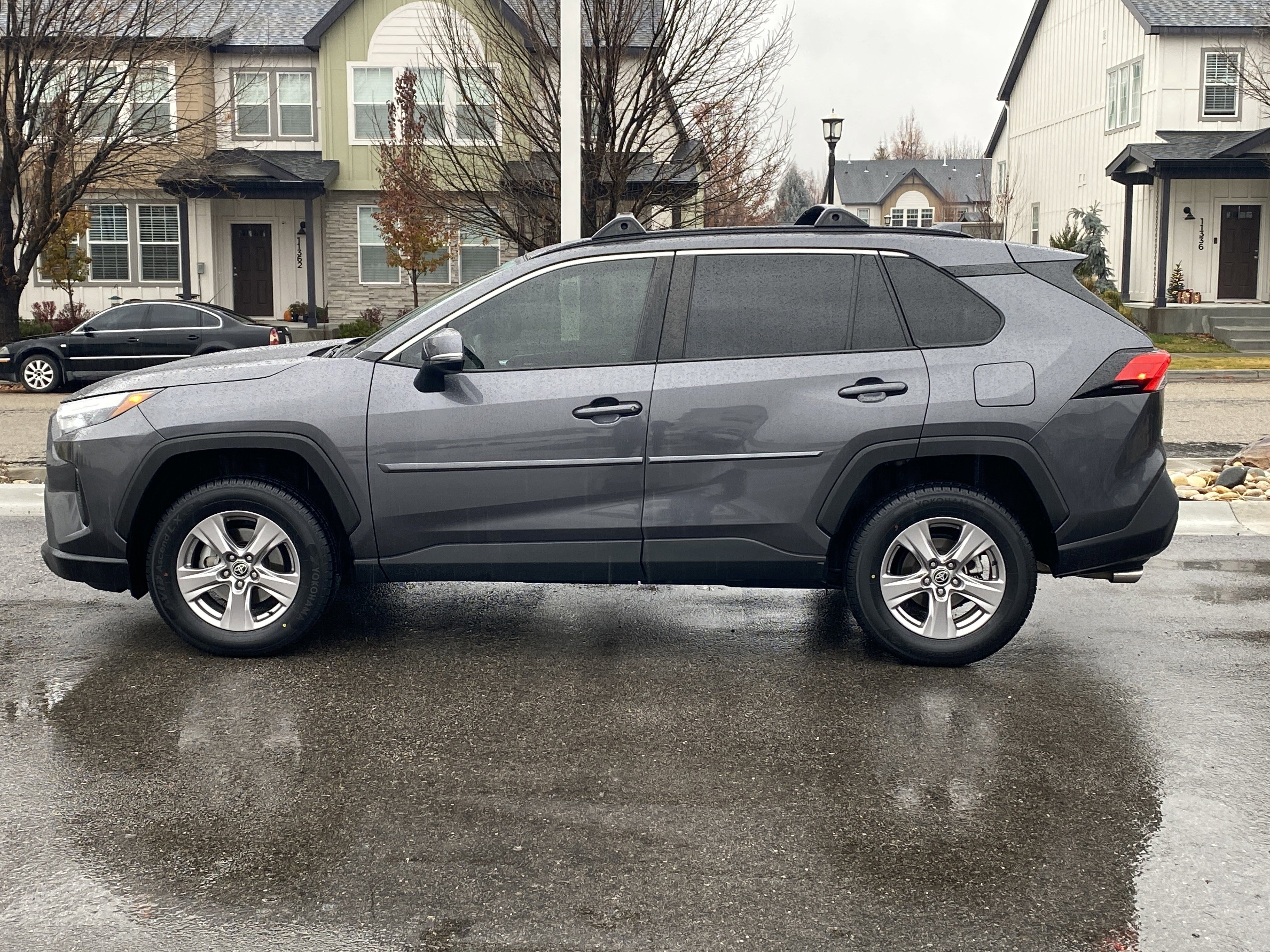 Used 2022 Toyota RAV4 XLE image 3