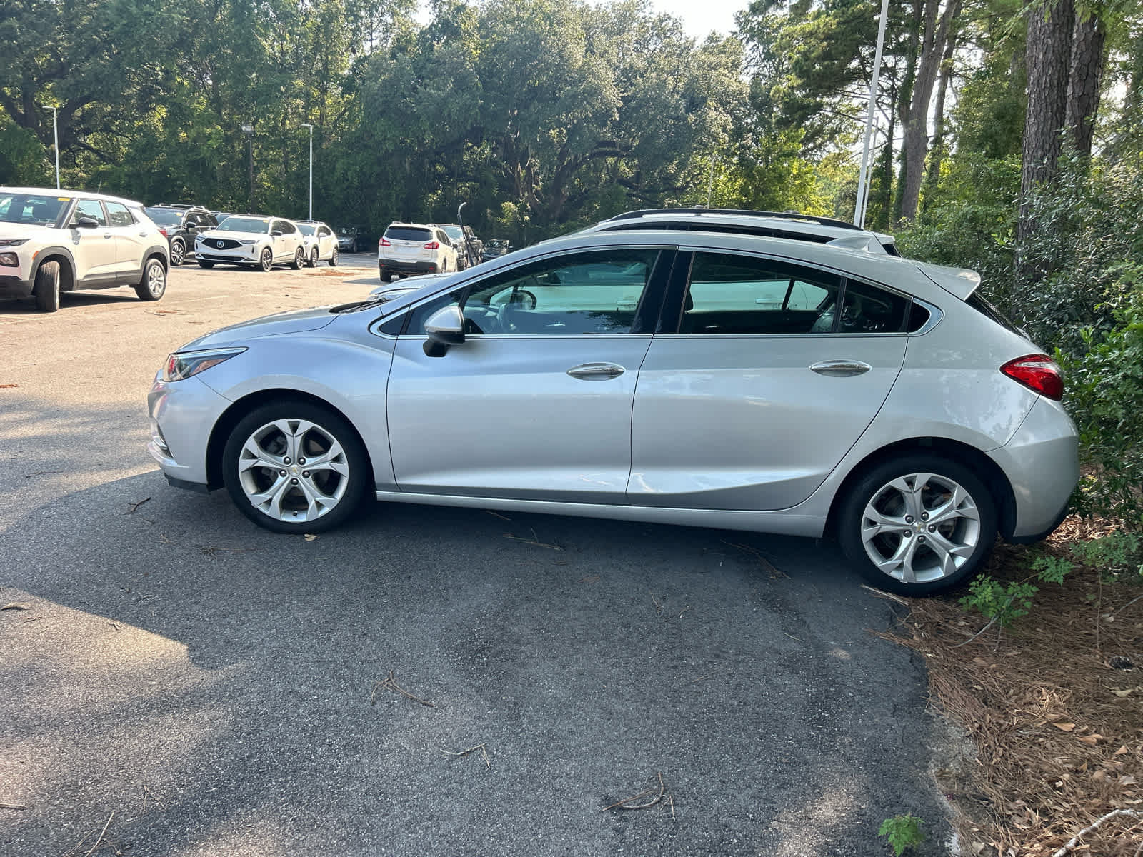 Used 2018 Chevrolet Cruze Premier FWD image 6