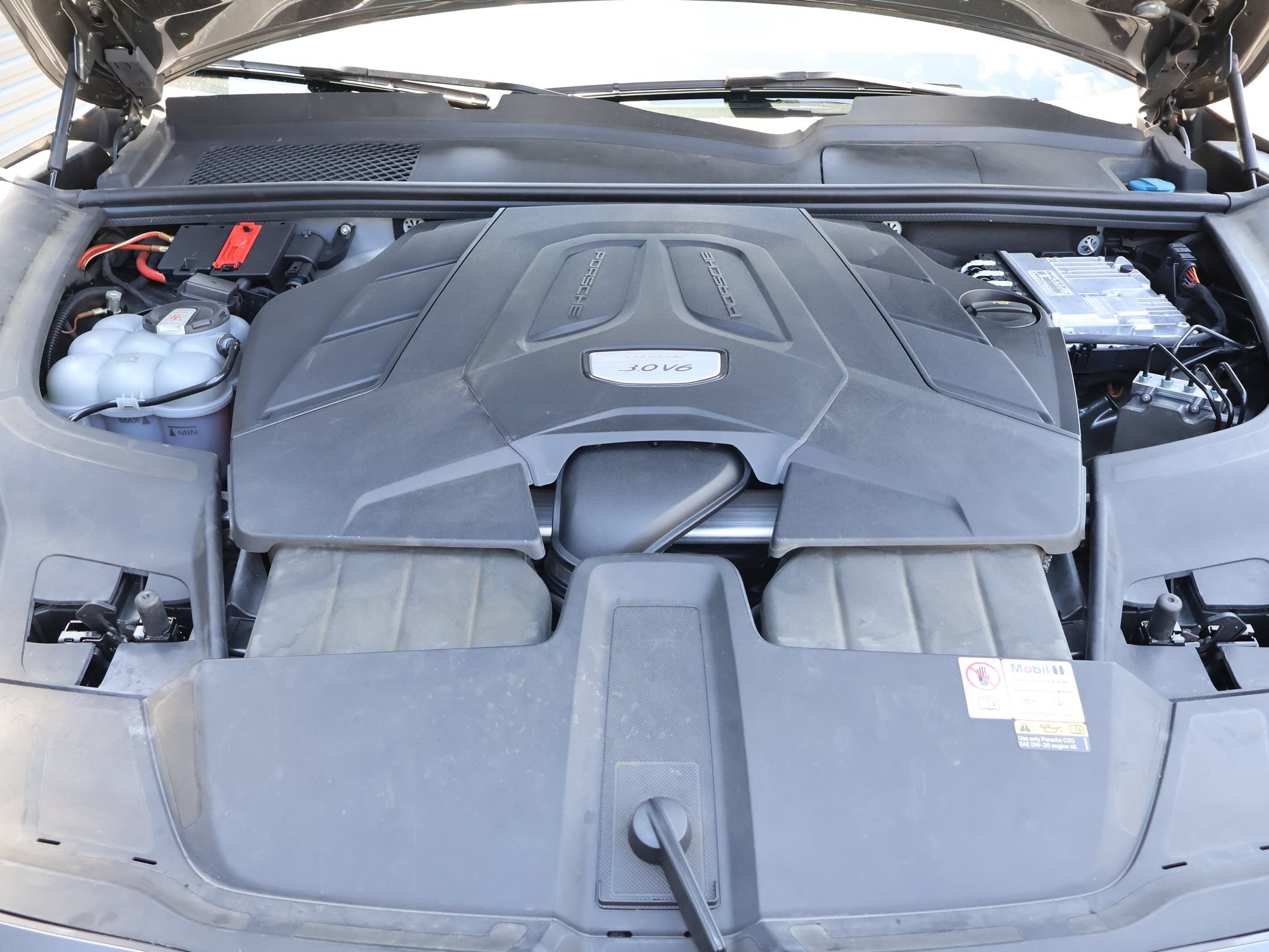 Used 2023 Porsche Cayenne AWD/4WD image 29