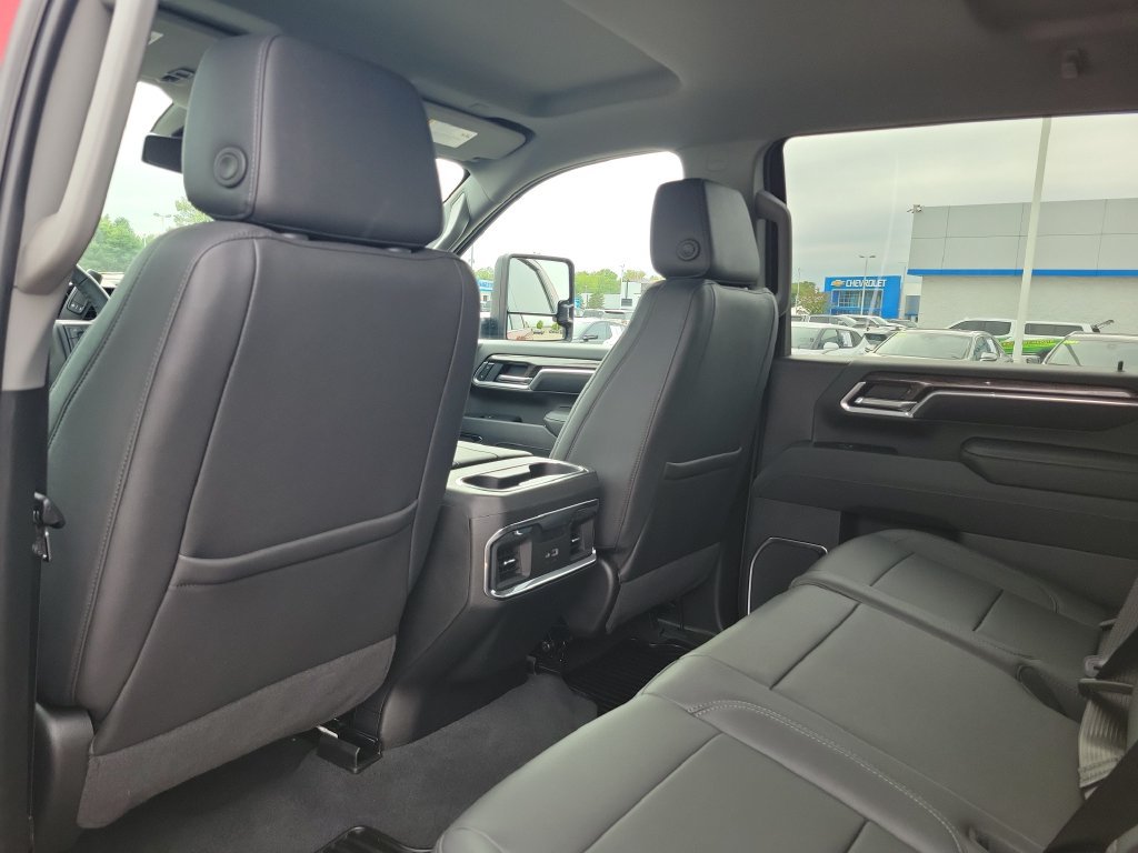 Used 2025 Chevrolet Silverado 2500 LTZ w/ LTZ Convenience Package AWD/4WD image 31