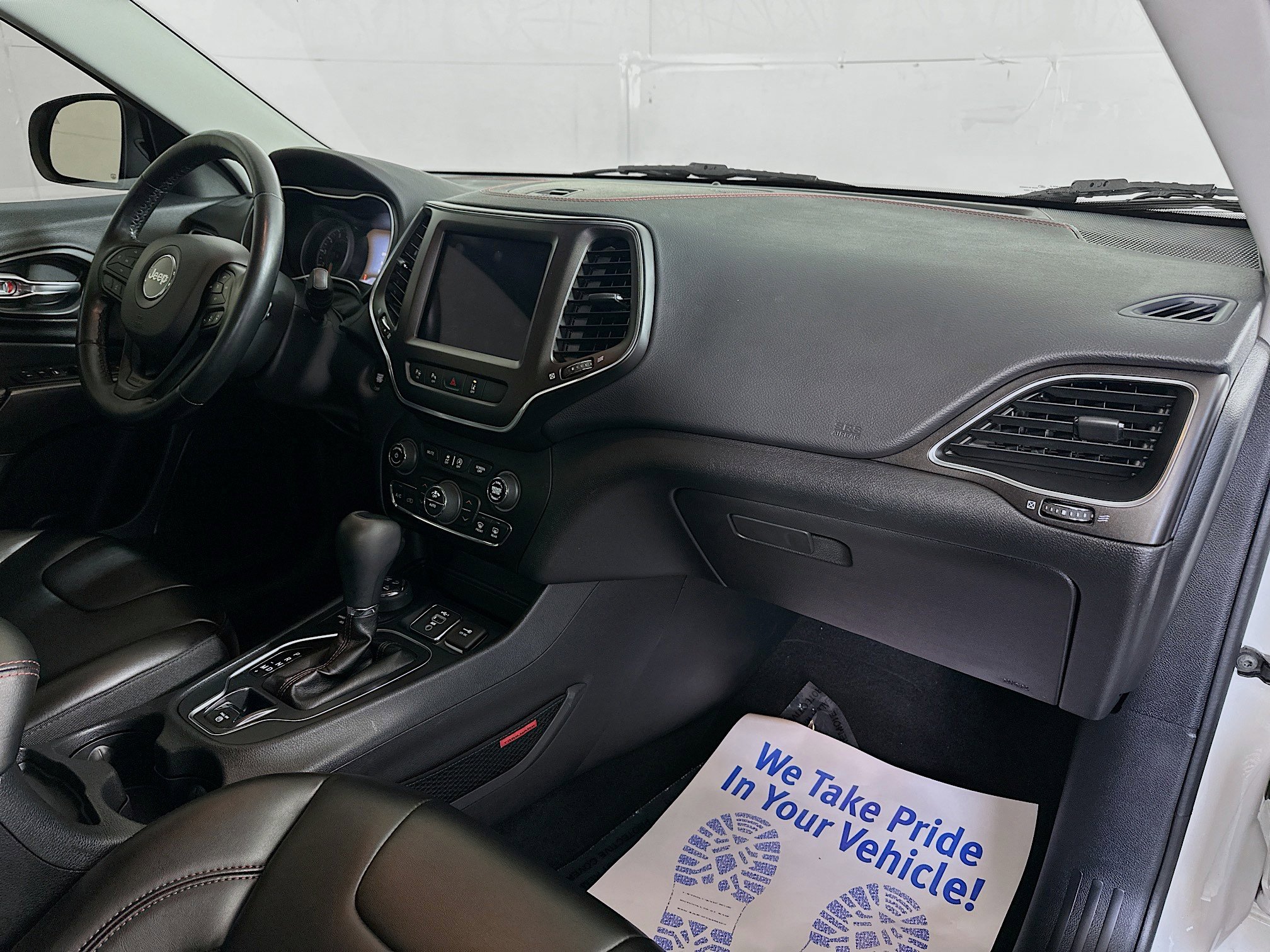 Used 2020 Jeep Cherokee Trailhawk w/ Technology Group AWD/4WD image 26