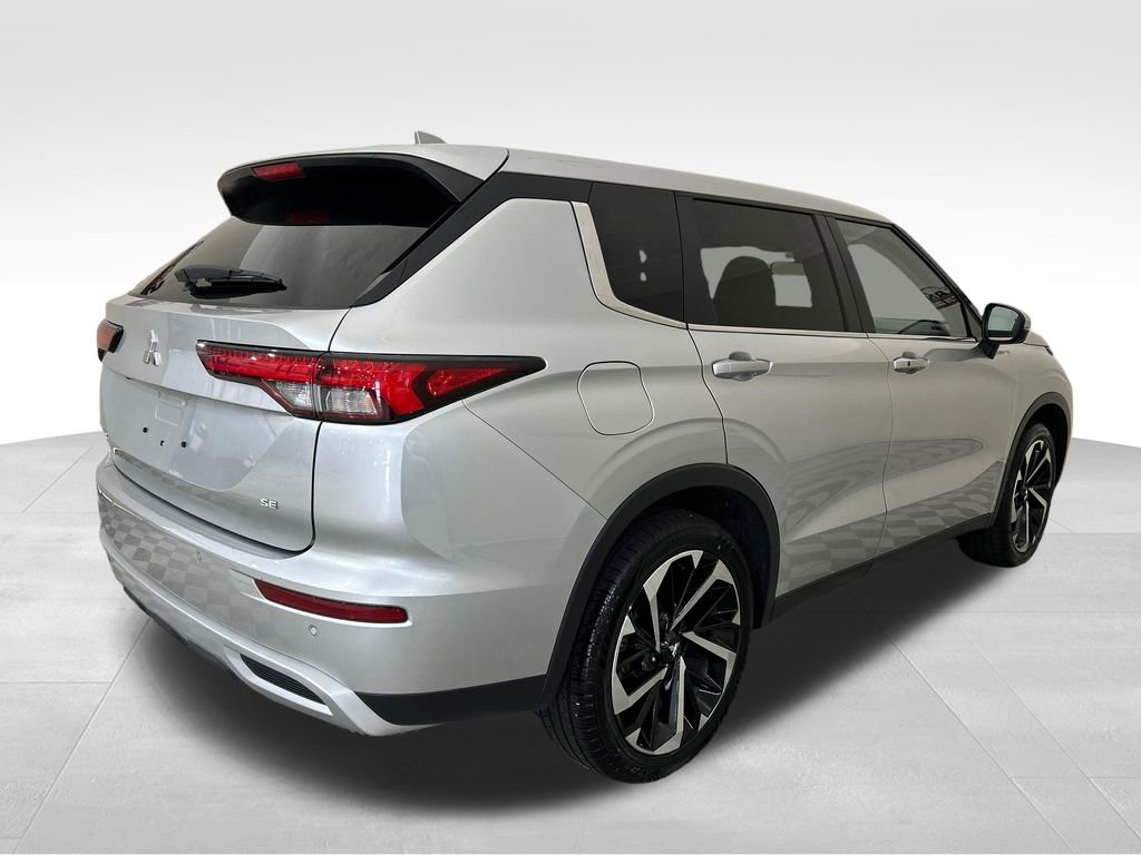 Used 2024 Mitsubishi Outlander SE FWD image 5