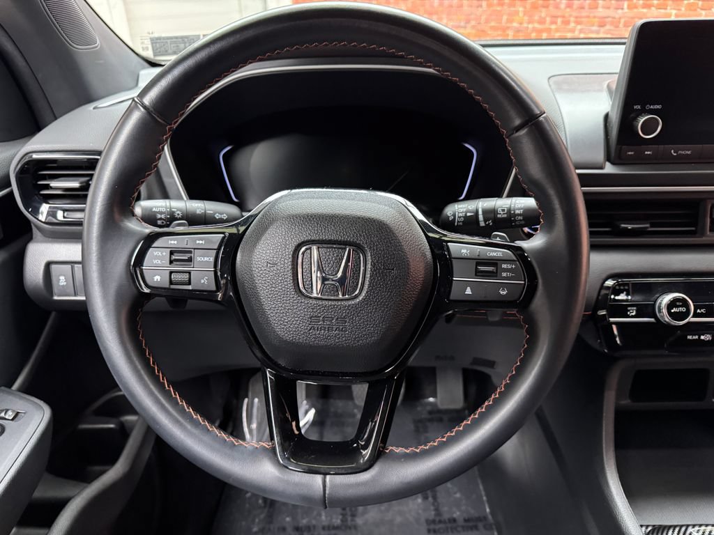 Used 2023 Honda Pilot Sport image 13