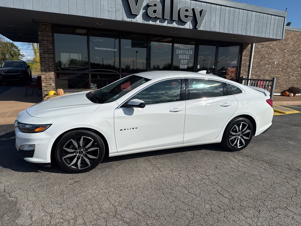 Used 2024 Chevrolet Malibu RS w/ LPO, Floor Liner Package image 5