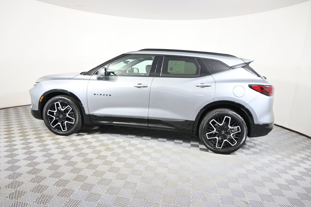 Used 2023 Chevrolet Blazer RS w/ Driver Confidence II Package AWD/4WD image 3