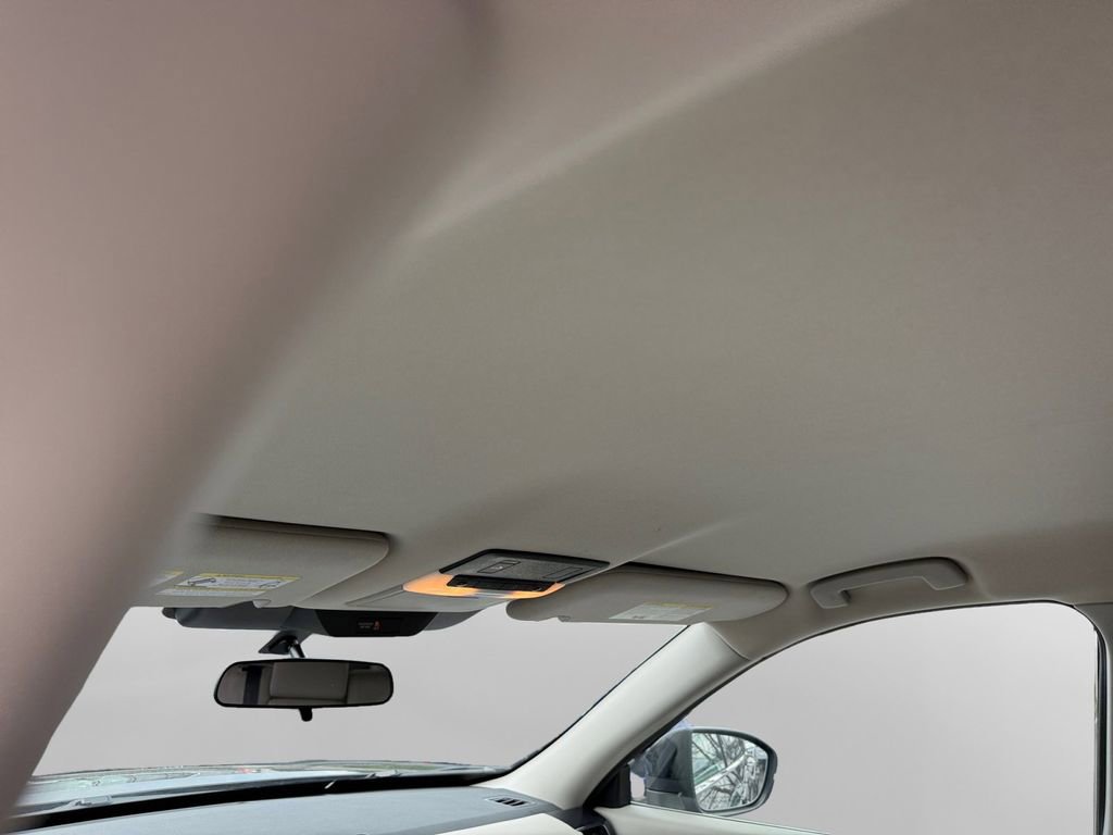 Used 2024 Nissan Pathfinder SV image 23