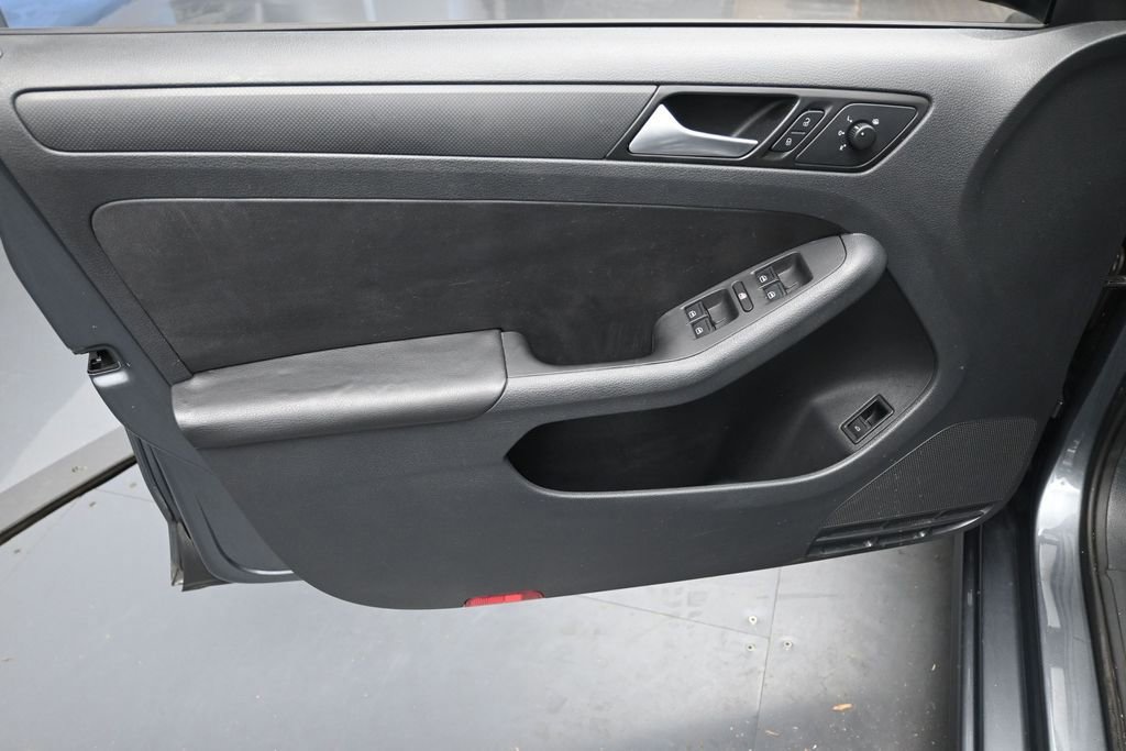 Used 2014 Volkswagen Jetta SE FWD image 18