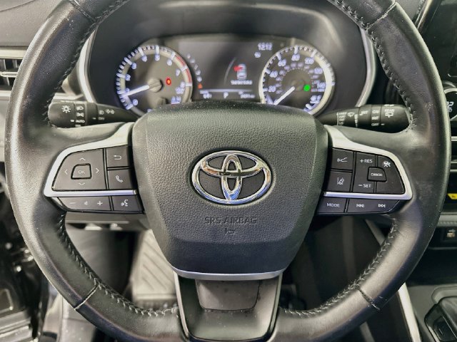 Used 2023 Toyota Highlander XLE AWD/4WD image 20