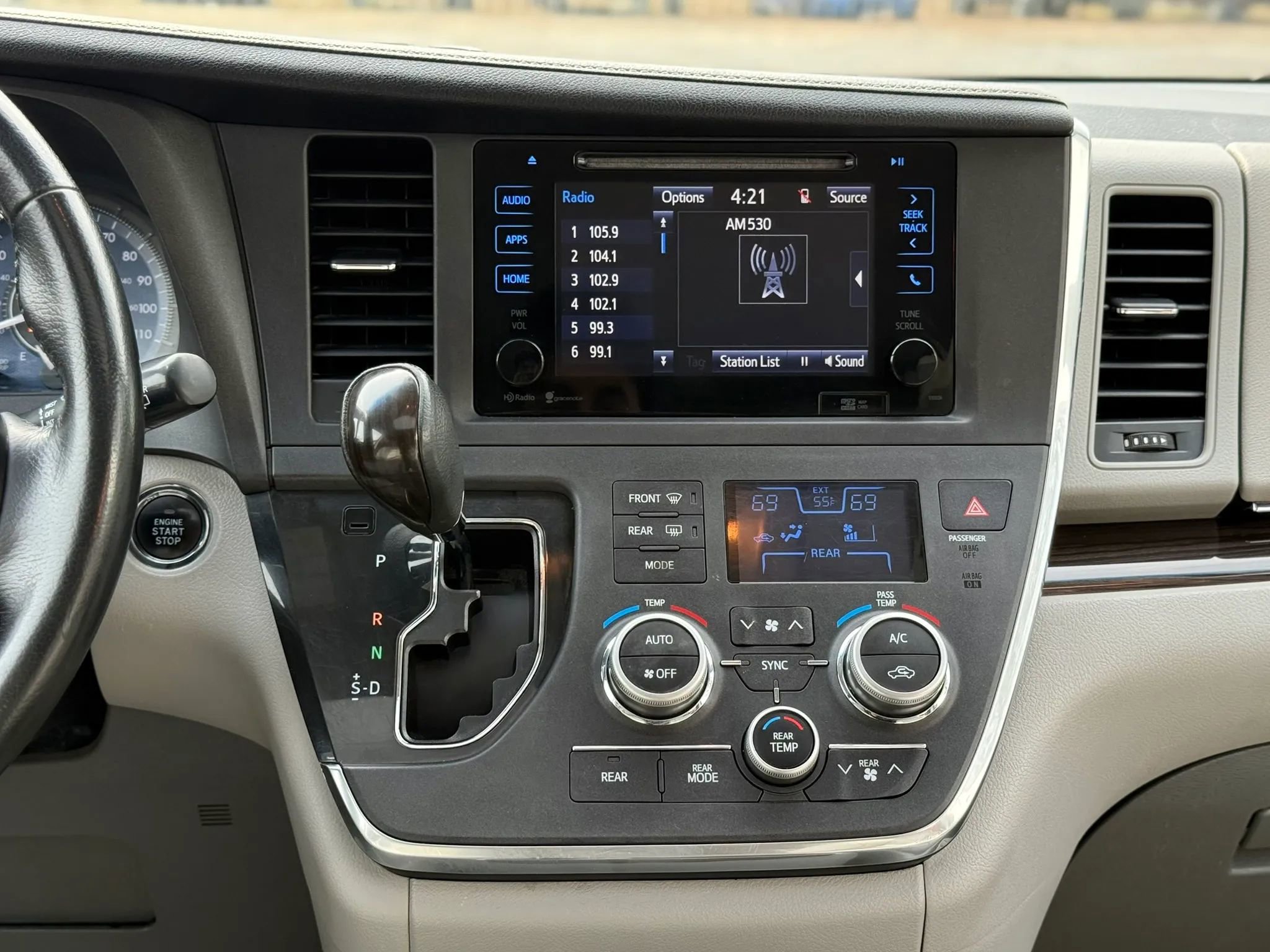 Used 2015 Toyota Sienna XLE w/ XLE Navigation Package AWD/4WD image 15