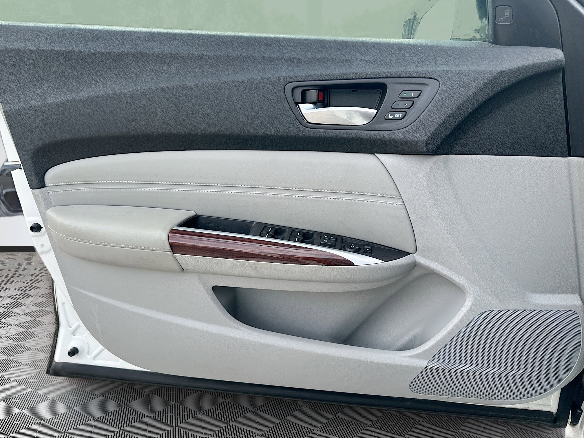 Used 2015 Acura TLX w/ Technology Package image 21