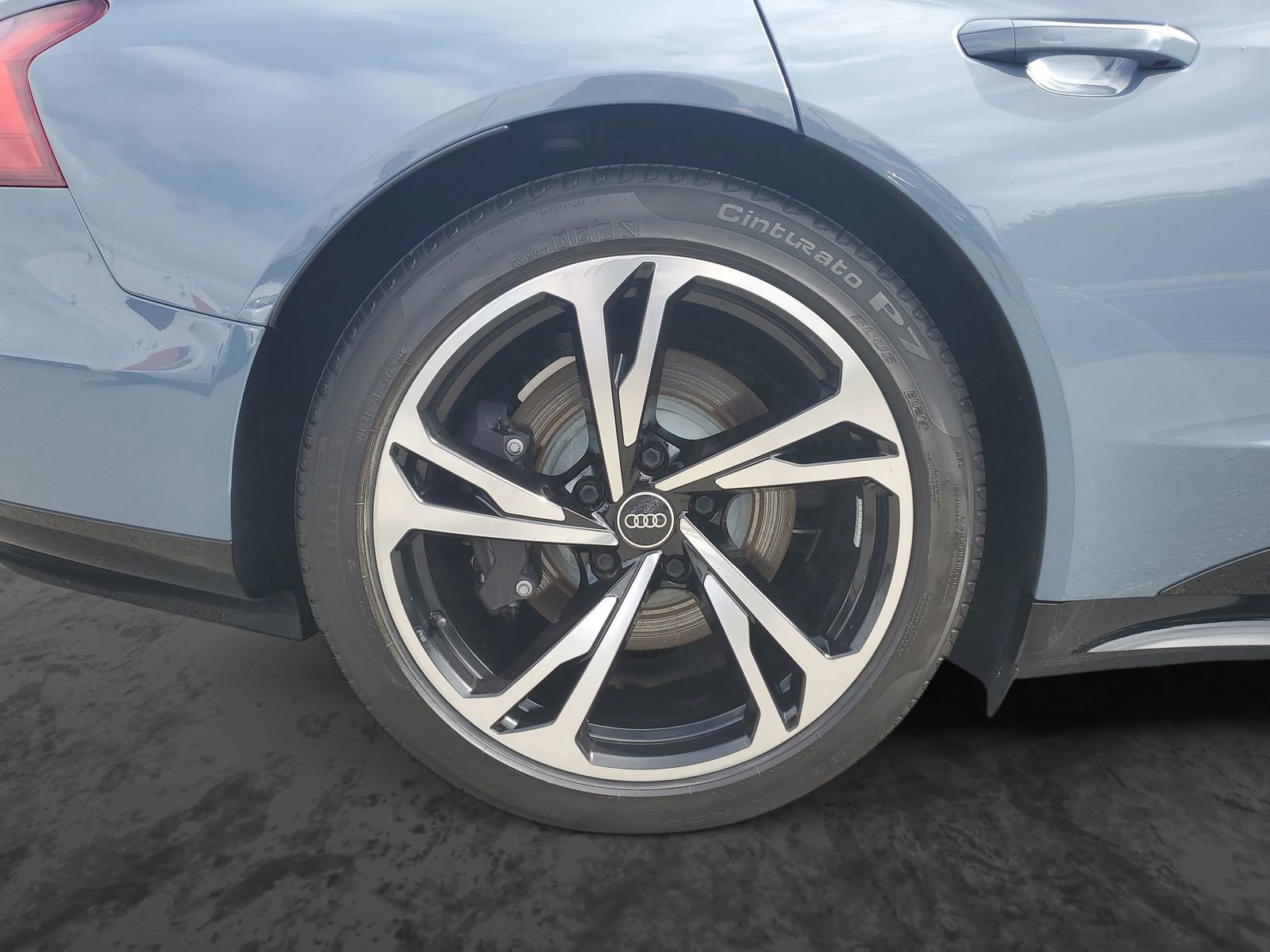 Used 2022 Audi e-tron GT Premium Plus w/ Performance Package AWD/4WD image 5