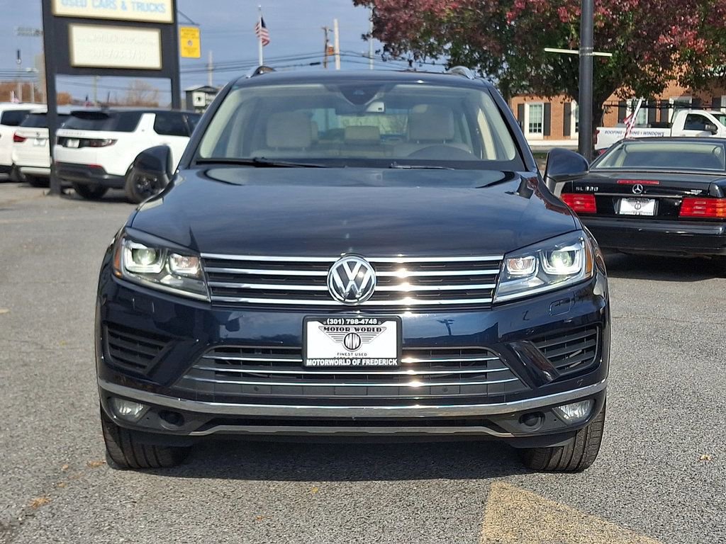 Used 2016 Volkswagen Touareg Sport image 2
