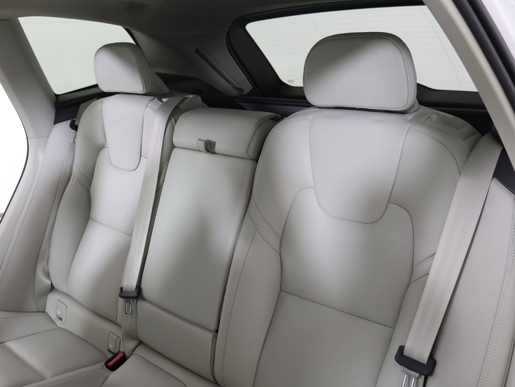 Used 2025 Volvo XC60 B5 Ultra w/ Protection Package Premier image 10