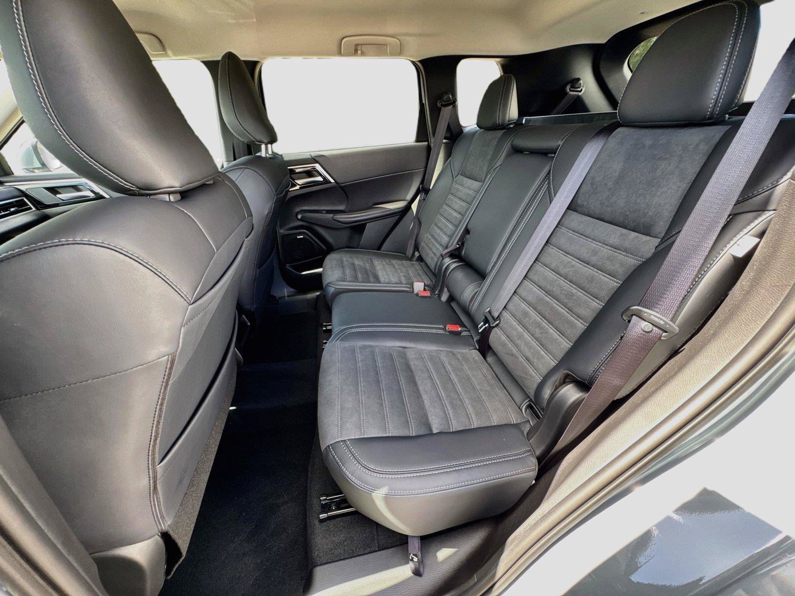 New 2026 Mitsubishi Outlander SE FWD image 25