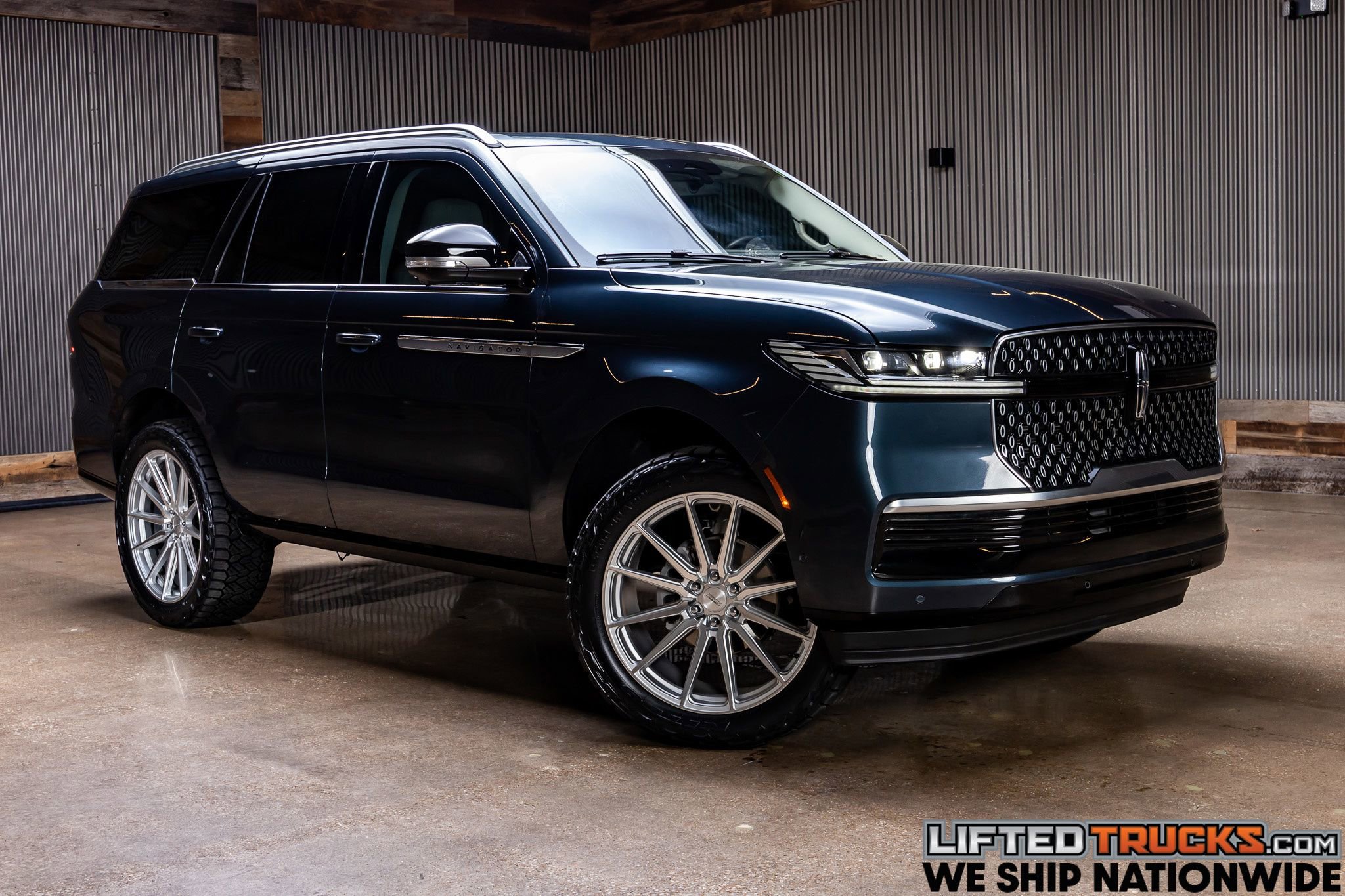 Used 2025 Lincoln Navigator Reserve image 1
