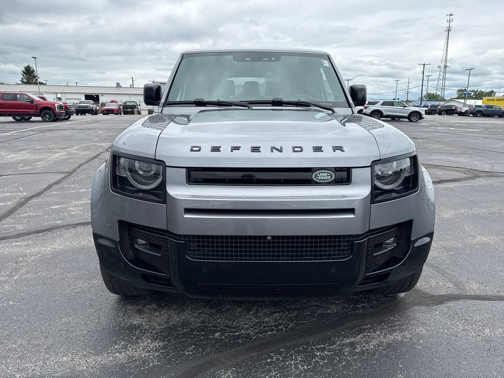 Used 2024 Land Rover Defender 130 X-Dynamic SE AWD/4WD image 4