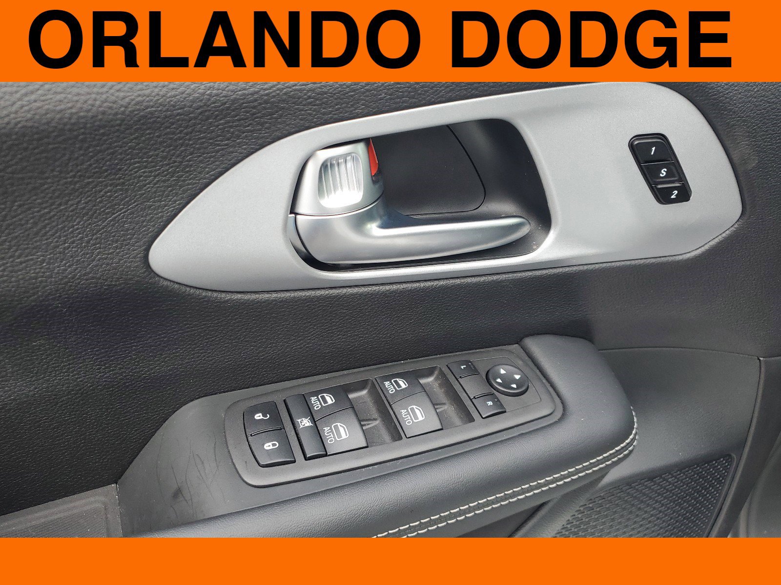 New 2024 Chrysler Pacifica Touring-L w/ Uconnect Theater Family Group image 15