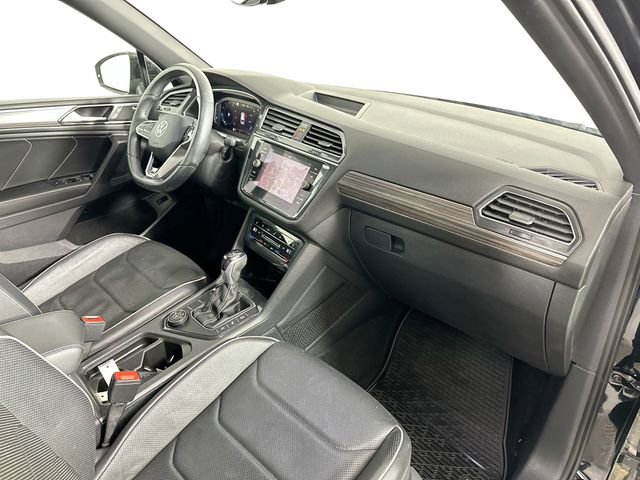 Used 2022 Volkswagen Tiguan SEL R-Line image 31