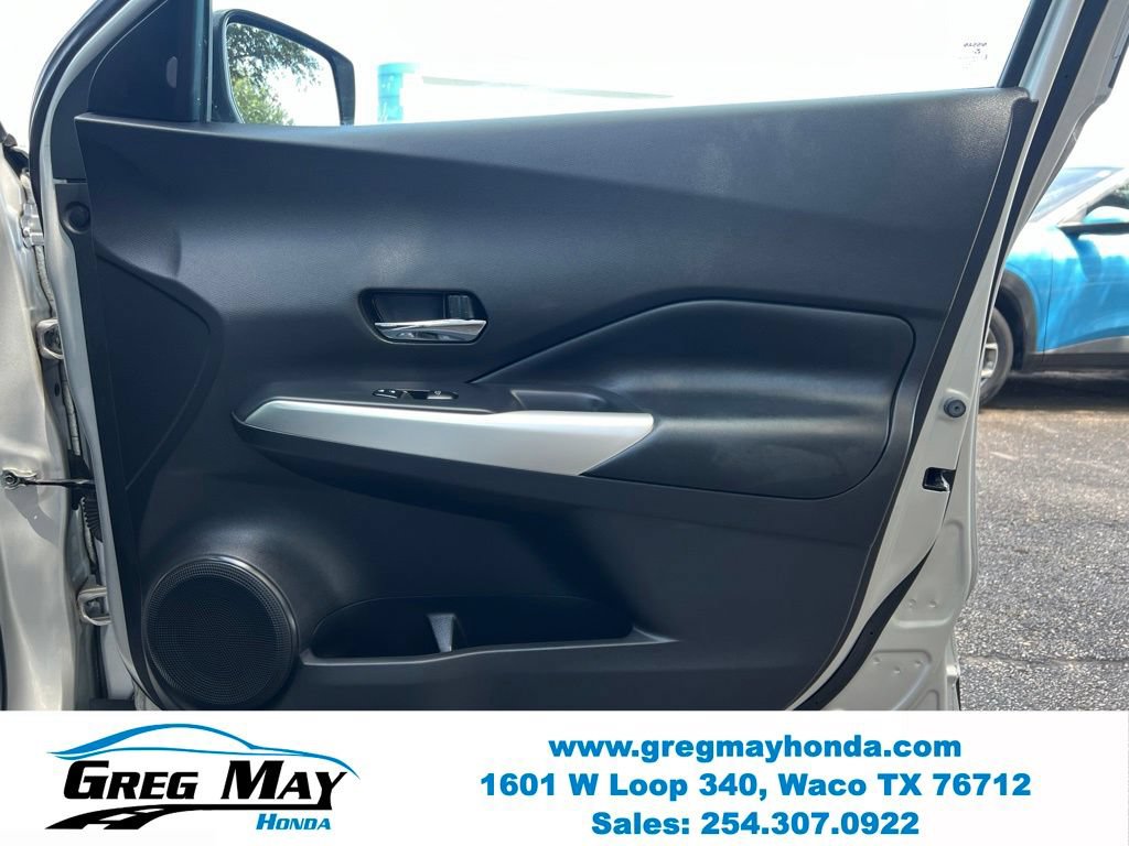 Used 2019 Nissan Kicks SR w/ SR Premium Package FWD image 12