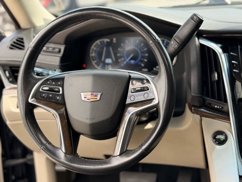 Used 2018 Cadillac Escalade ESV Luxury RWD image 13