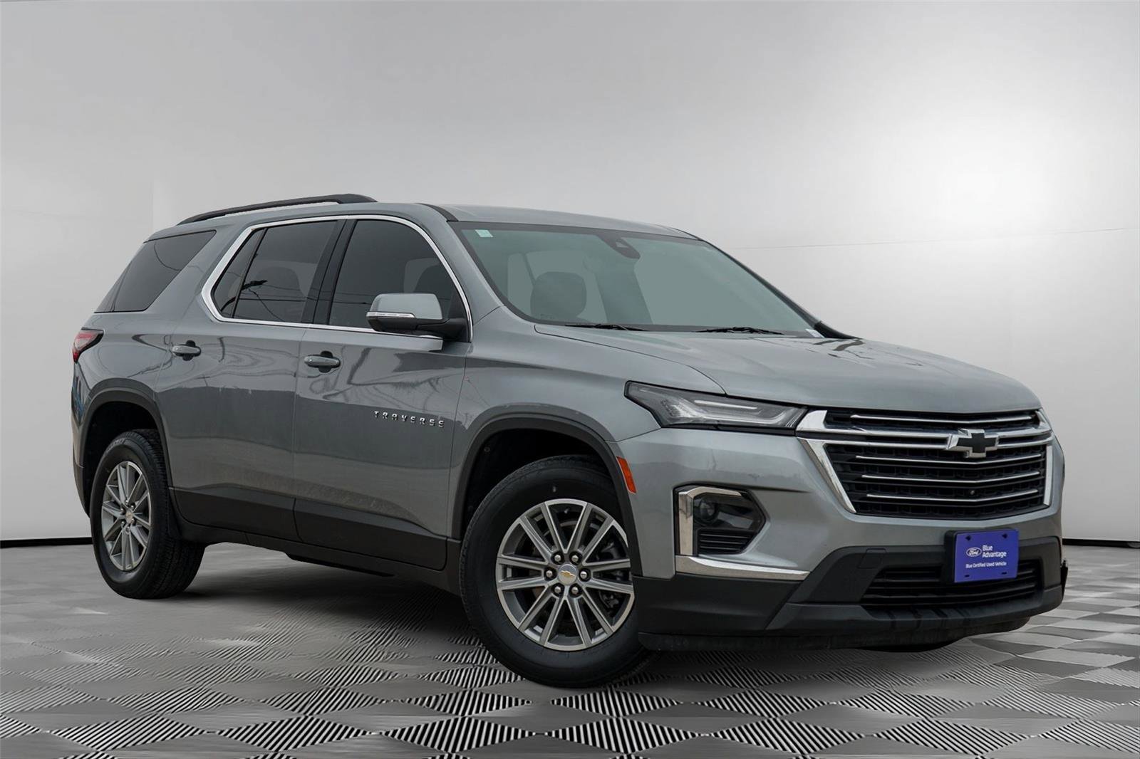 Used 2023 Chevrolet Traverse LT w/ Rear Camera Mirror Package AWD/4WD image 1