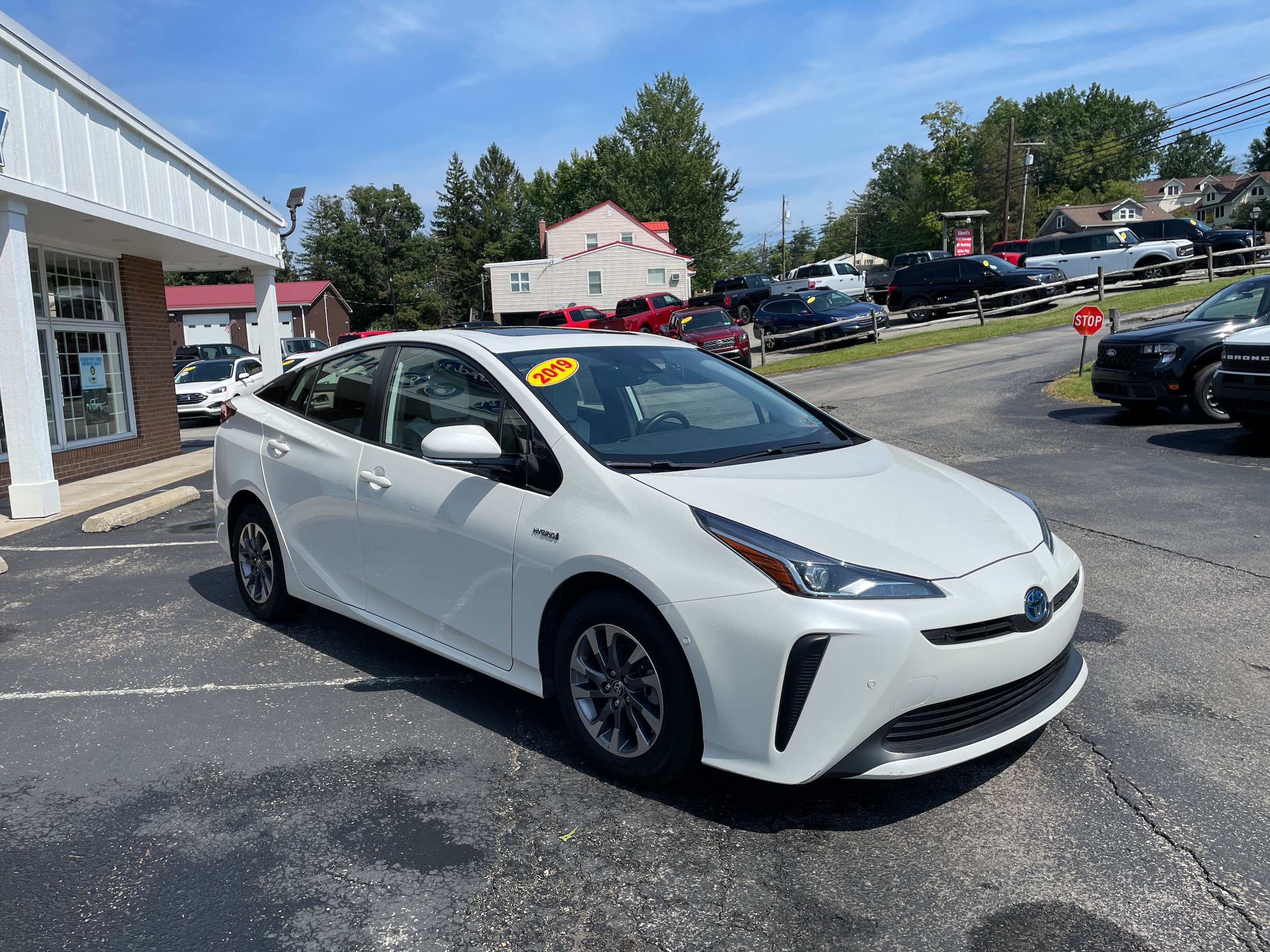 Used 2019 Toyota Prius Limited FWD image 3