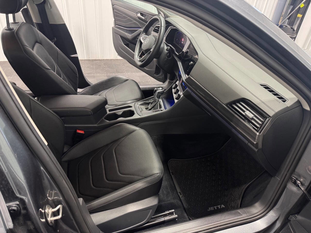 Used 2022 Volkswagen Jetta SEL FWD image 19