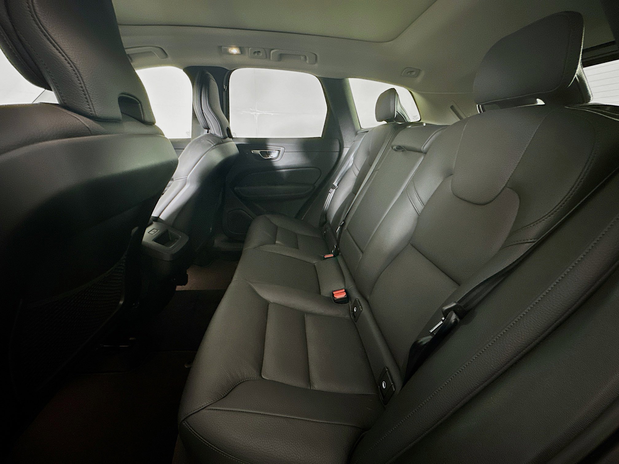 Used 2025 Volvo XC60 B5 Plus image 28