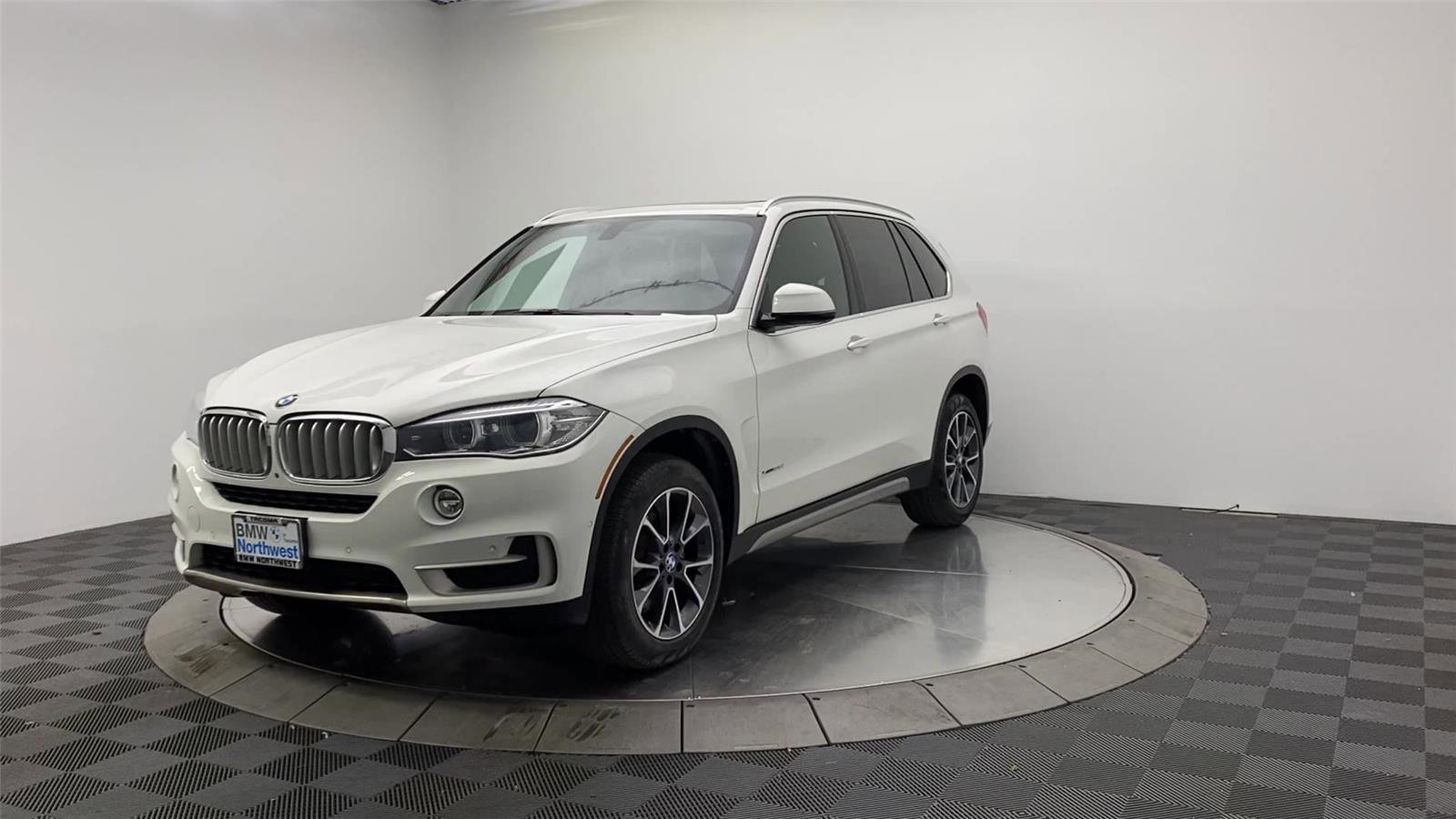 Used 2018 BMW X5 xDrive35i w/ M Sport Package AWD/4WD image 3