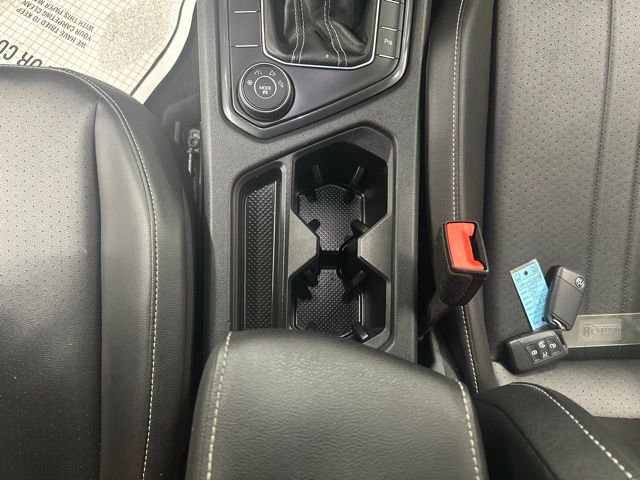 Certified 2022 Volkswagen Tiguan SE R-Line image 7