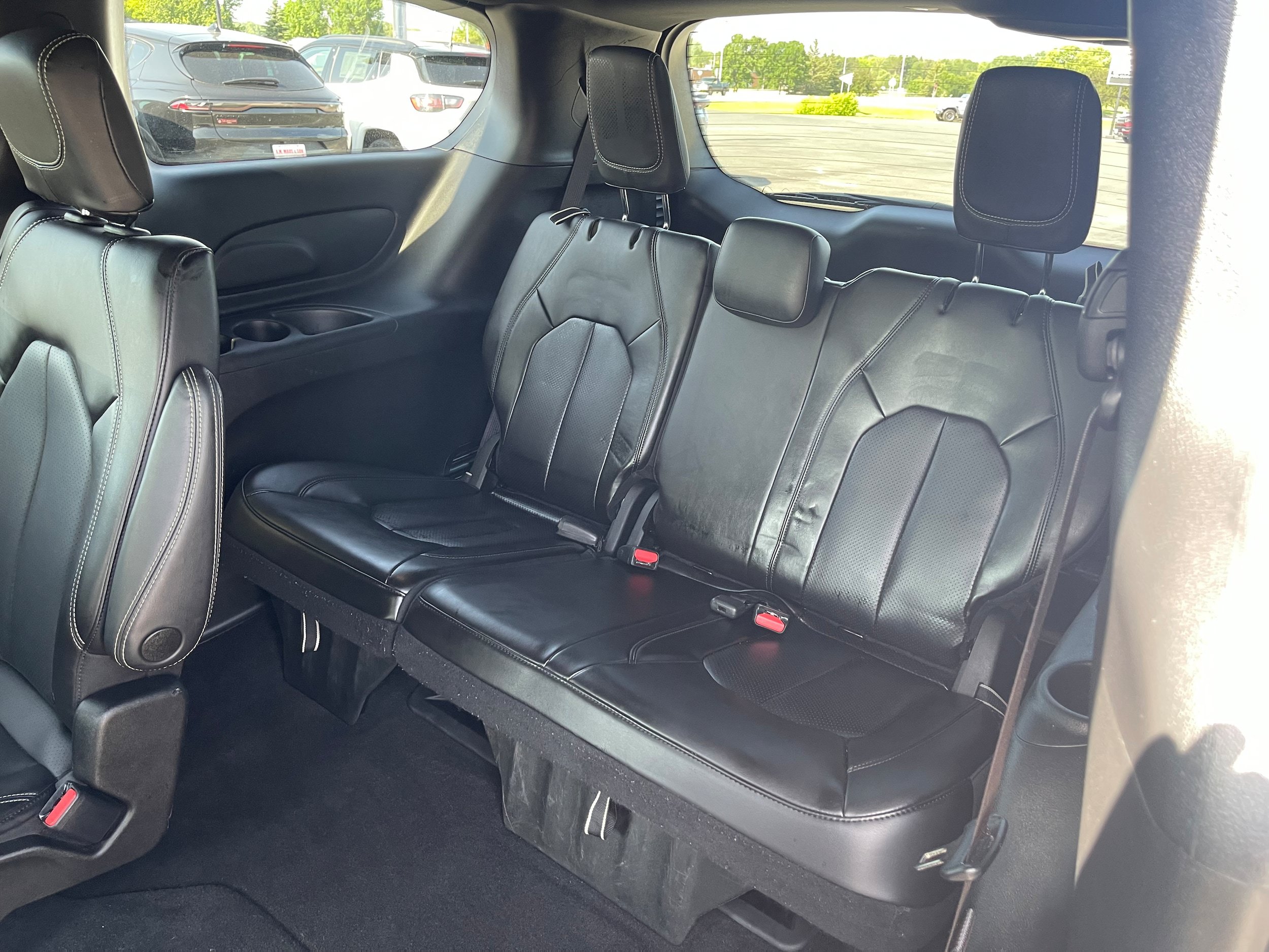 Used 2023 Chrysler Pacifica Touring-L w/ S Appearance Package AWD/4WD image 13