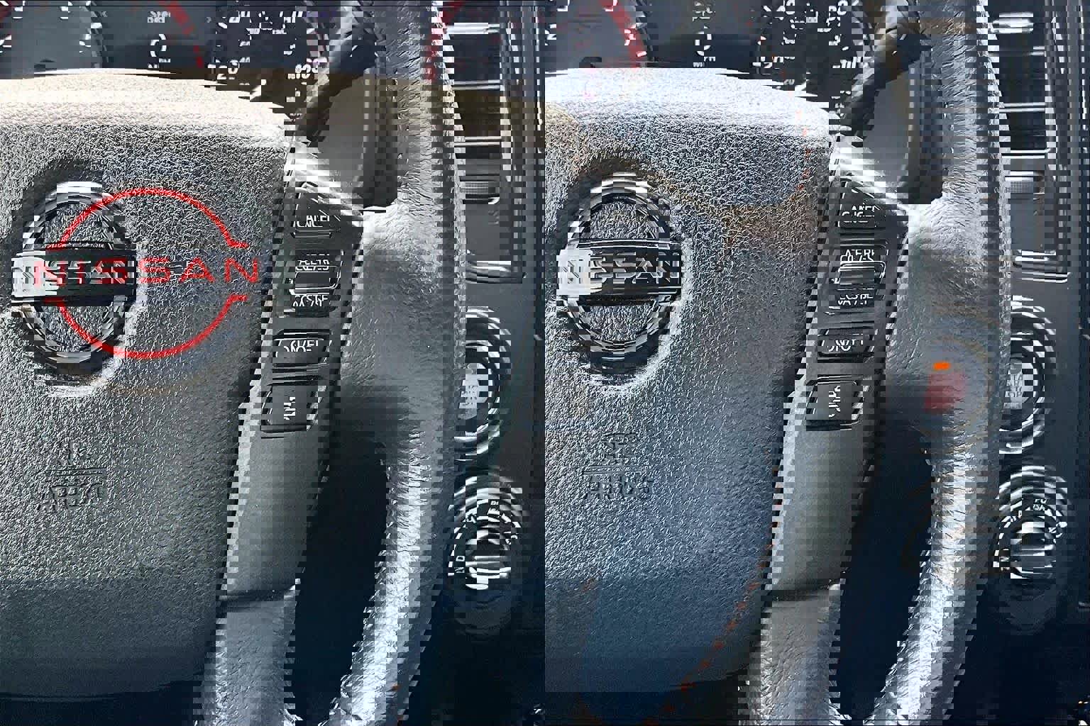 Used 2024 Nissan Titan PRO-4X w/ Pro-4x Convenience Package image 25