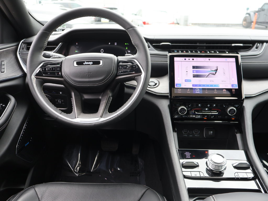 Used 2023 Jeep Grand Cherokee Overland AWD/4WD image 18