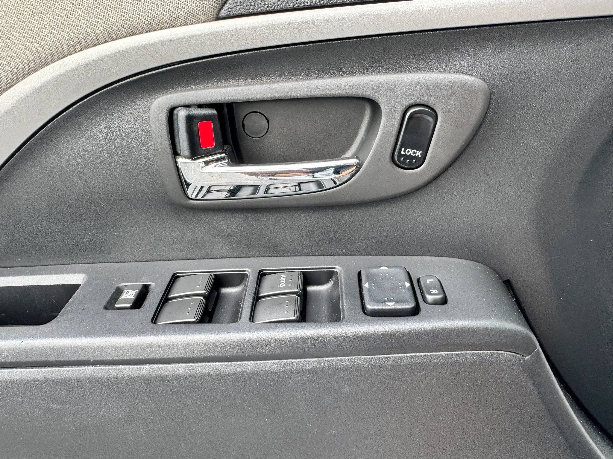 Used 2012 MAZDA MAZDA5 Grand Touring FWD image 42