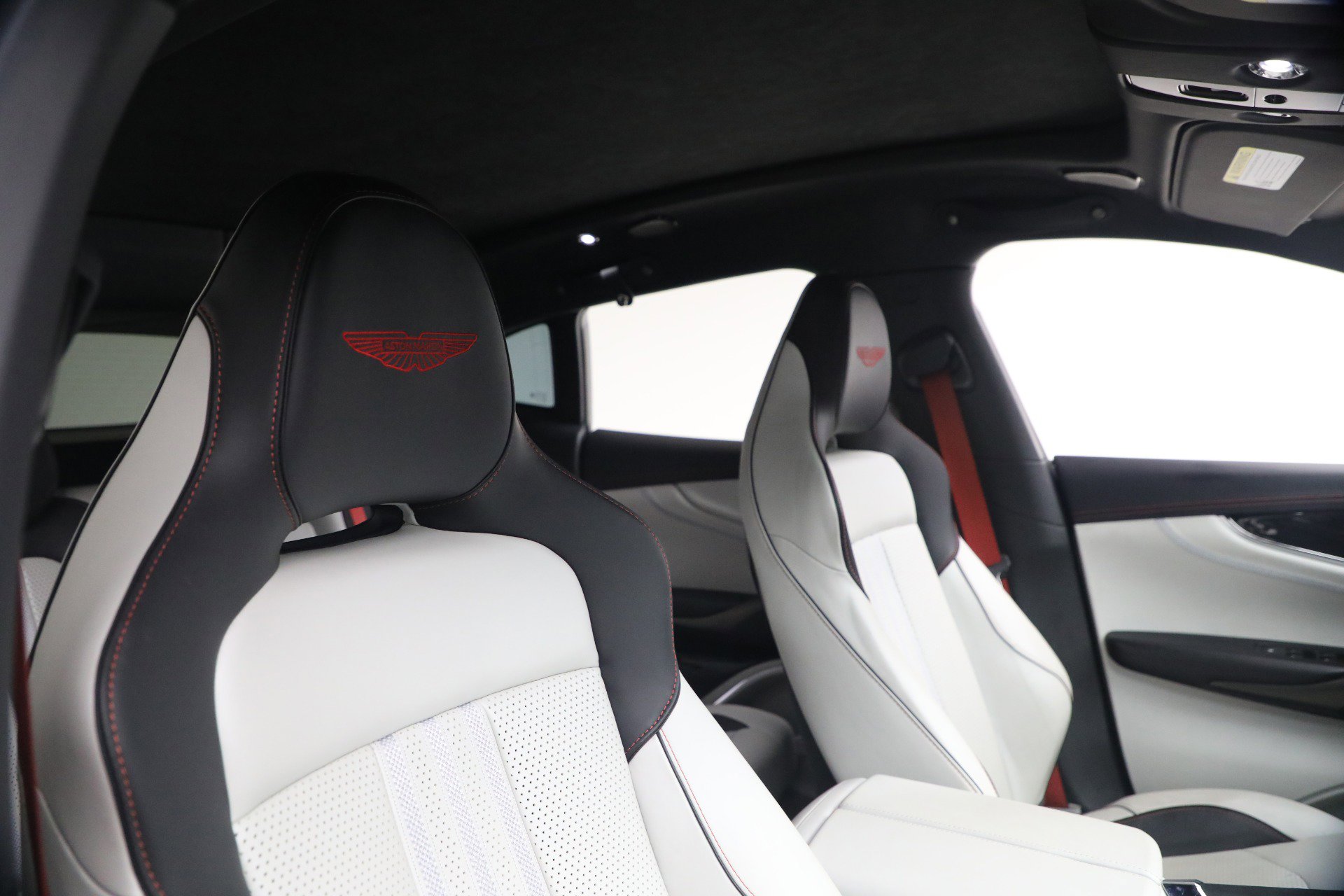 Used 2025 Aston Martin DBX 707 image 28