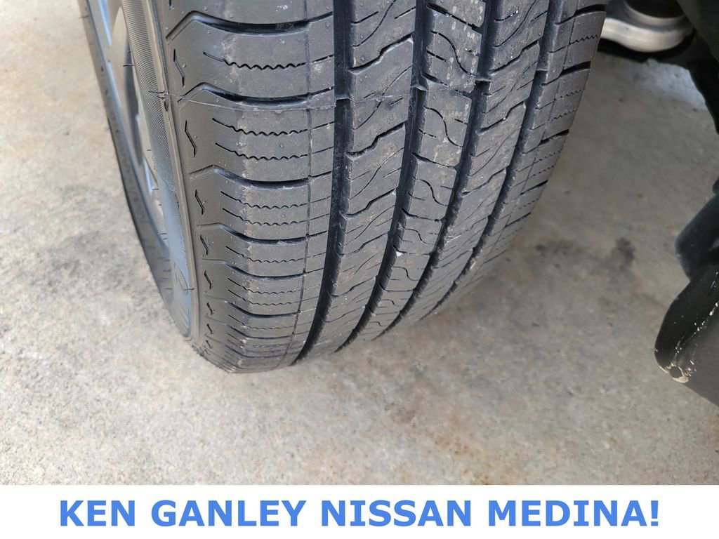 Certified 2025 Nissan Rogue SV AWD/4WD image 19